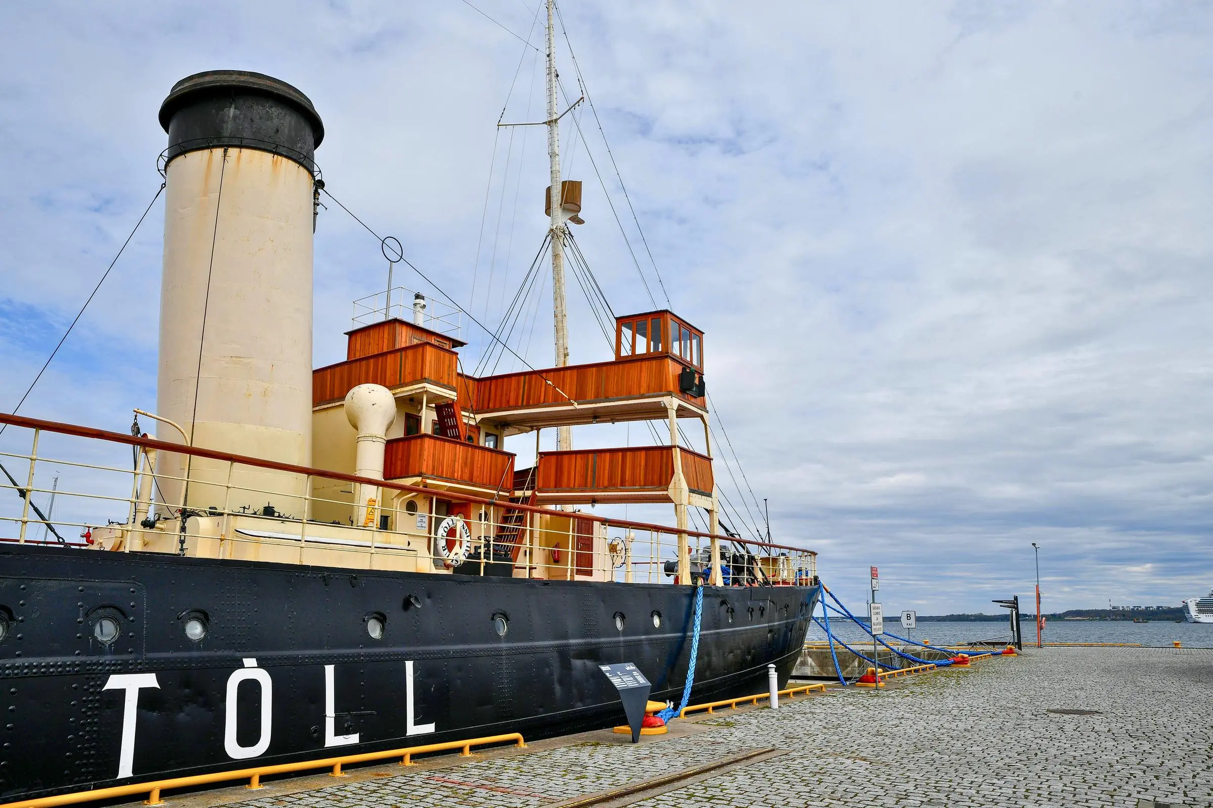 Suur Toll Icebreaker