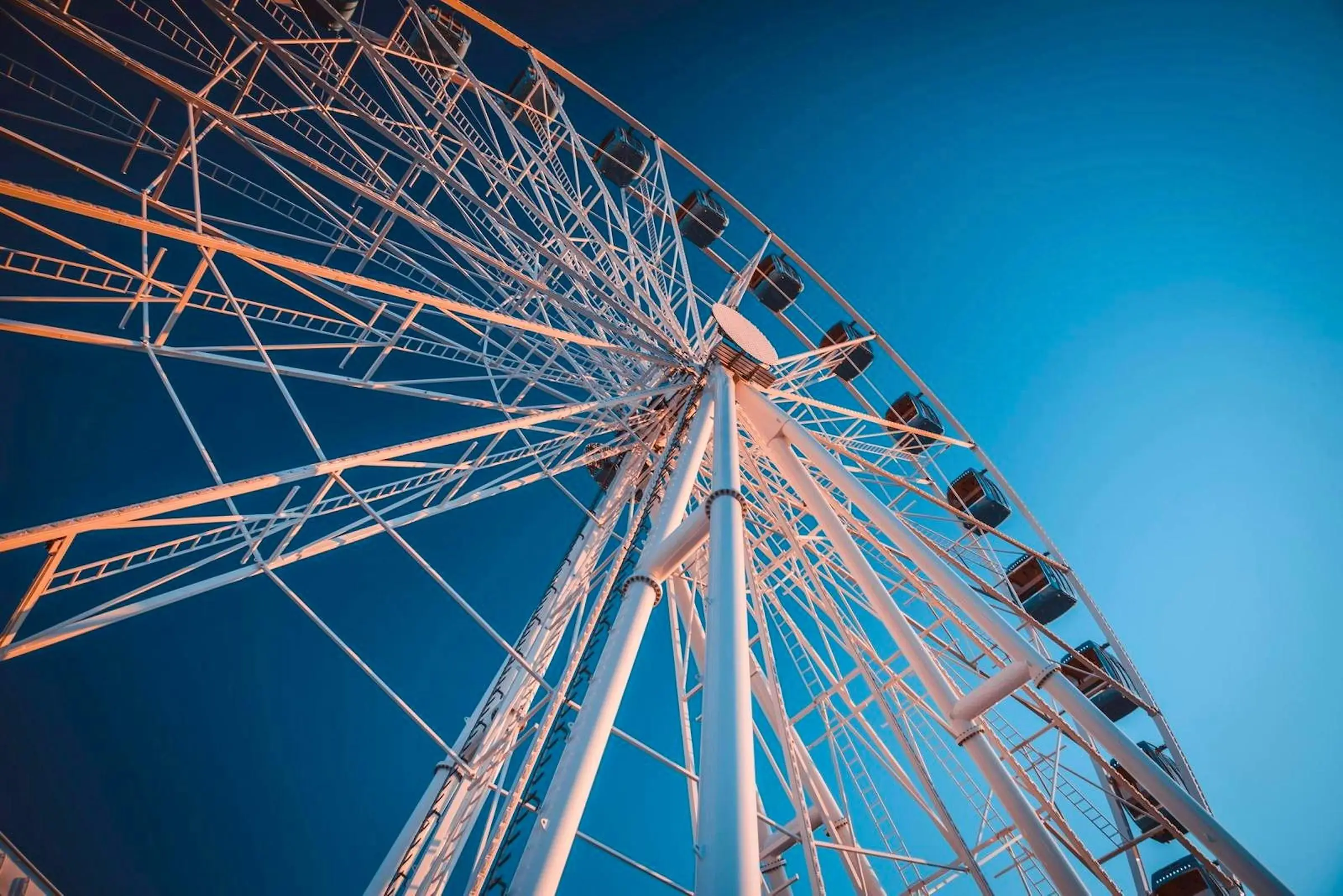 Skywheel of Tallinn at T1 Mall The Skywheel of Tallinn illuminated at dusk on top of the T1 Mall